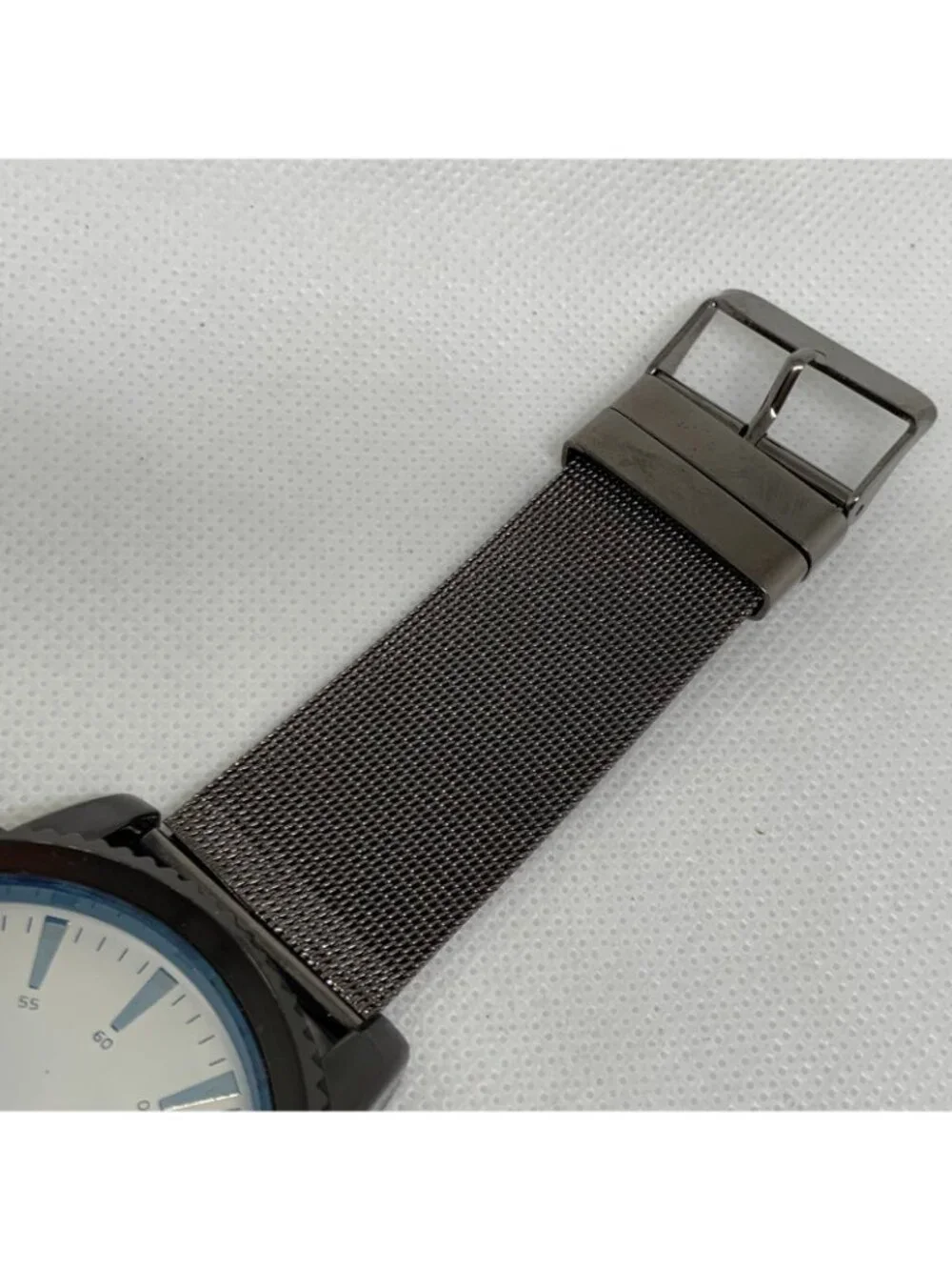 Men’s quartz analog watch black tone 49mm beige dial mesh band running